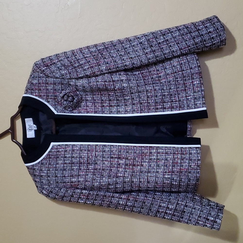 Womens size 4P blazer.